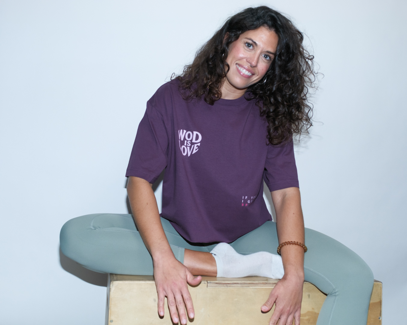 CAMISETA OVERSIZE CROP TOP WOD IS LOVE